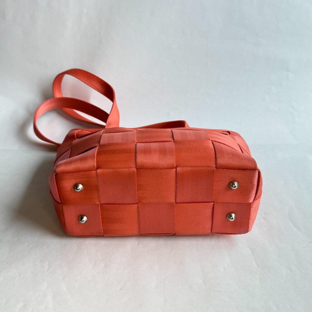 Harveys Peach Original Seatbelt Bag Medium Size with Zipper Closure - Picture 5 of 11
